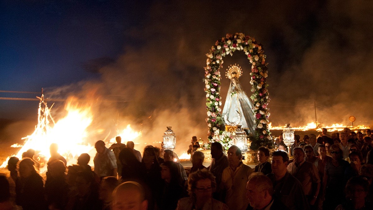 fiestas-humanes-procesion-fuego-1