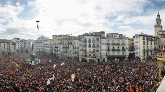 Bajada de Celedón en las Fiestas de la Virgen Blanca en Vitoria-Gasteiz