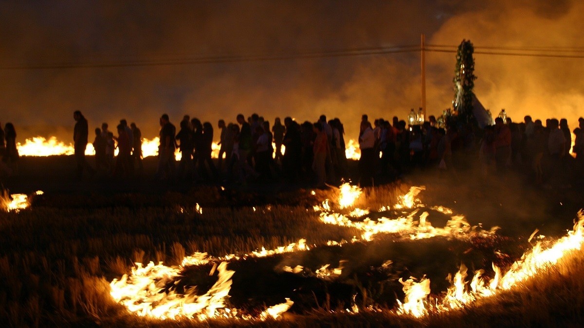 fiestas-humanes-procesion-fuego-3