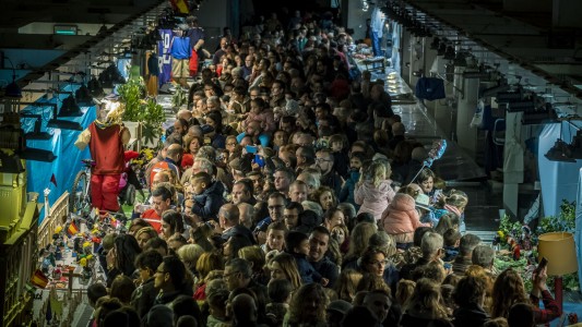 La Fiesta de 'Tosantos' atrae muchos visitantes a los mercados municipales