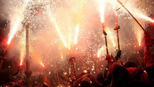 Los 'dimonis', los 'foguerons' y la pirotecnia son tradicionales en las fiestas de Sant Antoni. Fotografía: Nuria Rincón
