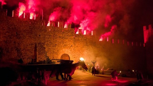 Las murallas de Montblanc en llamas. Foto: Foto: Asociación Medieval de la Leyenda de Sant Jordi