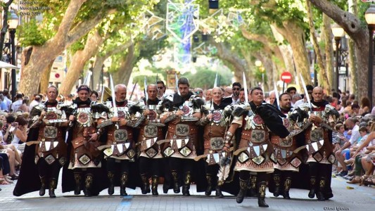 Gran Desfile de Gala de los Moros y Cristianos por la calle del Marqués de Campo de Dénia. Fotografía: José Iglesias- FEMMICC