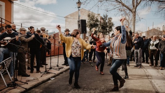 Bailes espontáneos y participación e implicación en Barranda cunado llega la Fiesta de las Cuadrillas. Foto: fiestadelascuadrillas.com